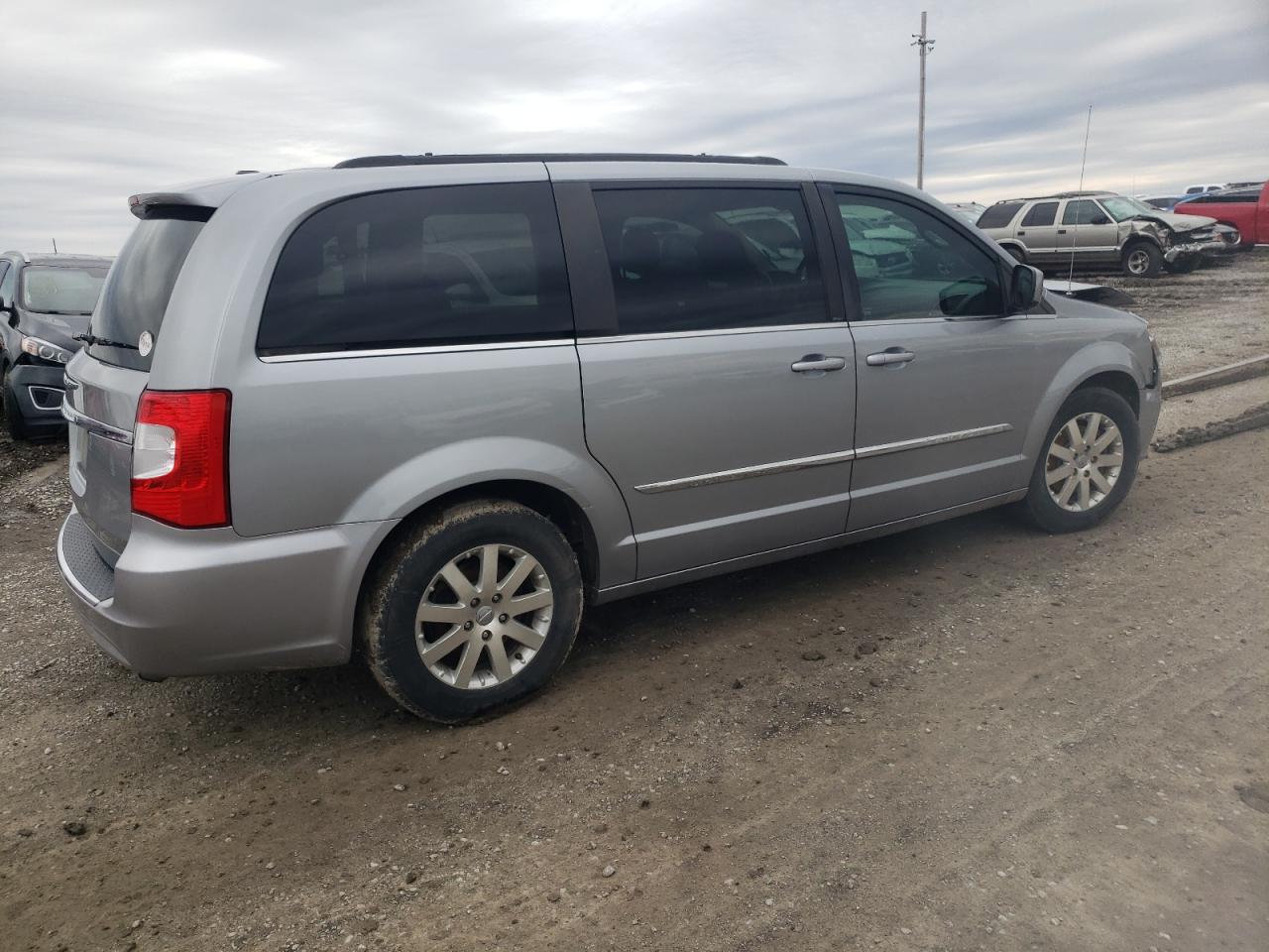 2014 Chrysler Town & Country VIN 2C4RC1BG5ER210945 Copart auction photo, front end / side damage thumbnail 3