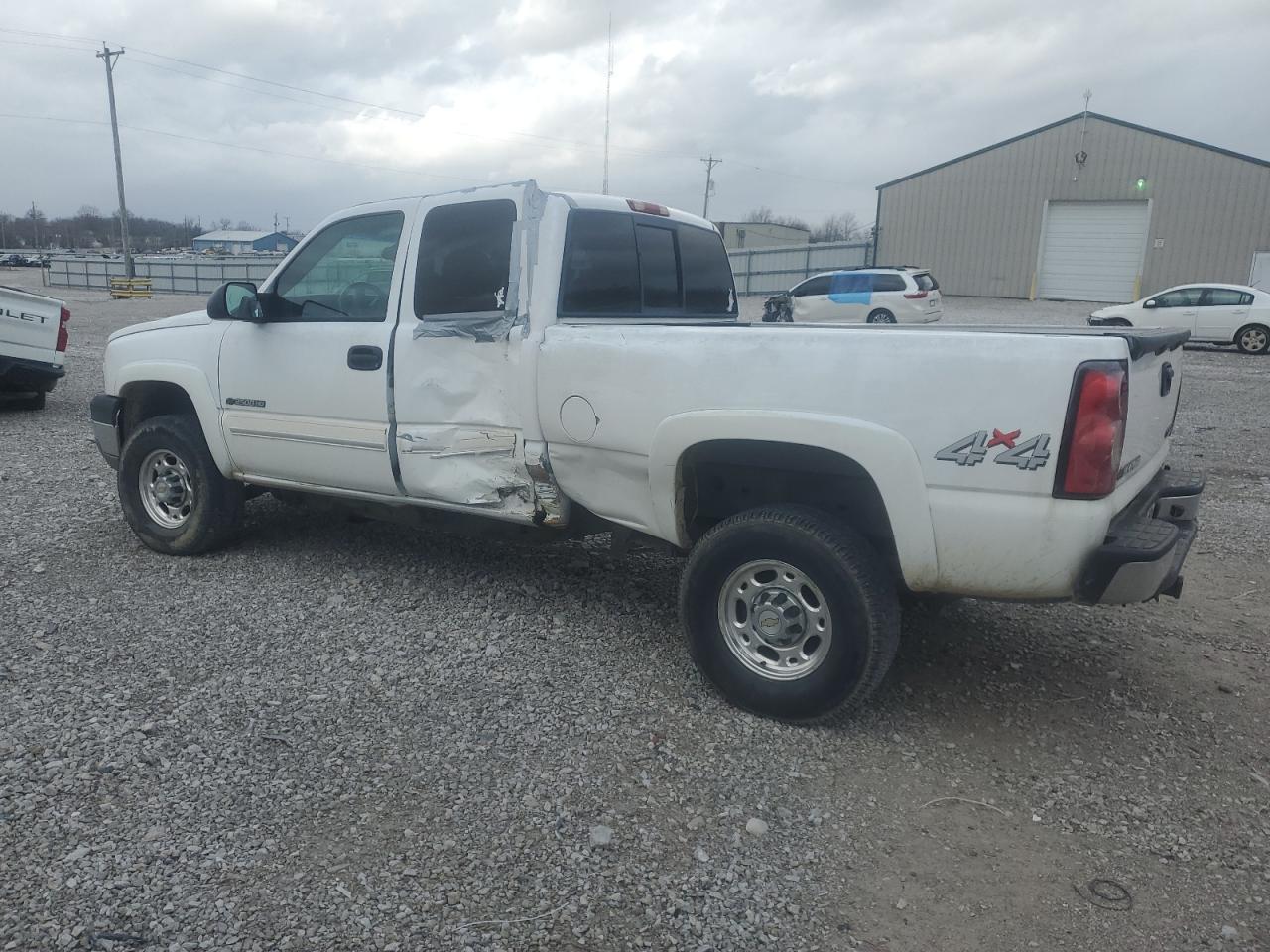 2005 Chevrolet Silverado VIN 1GCHK29U75E164810 Copart auction photo, side / rear end damage thumbnail 2