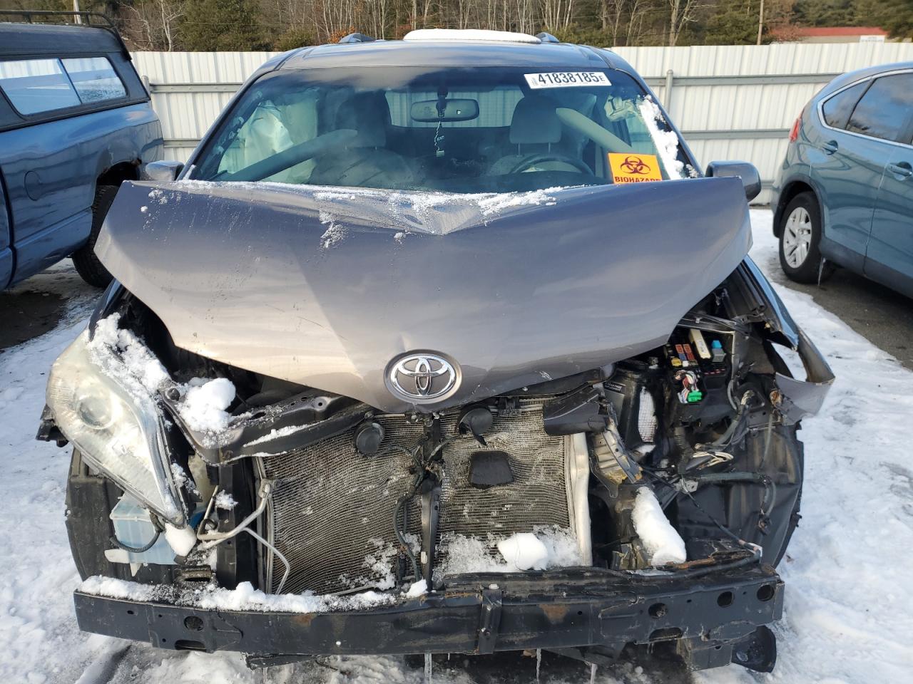 2015 Toyota Sienna VIN 5TDKK3DC1FS680053 Copart auction photo, front end / mechanical damage thumbnail 5