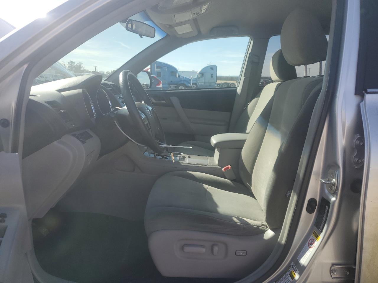 2013 Toyota Highlander VIN 5TDZK3EH8DS126076 Copart auction photo, burn damage thumbnail 7