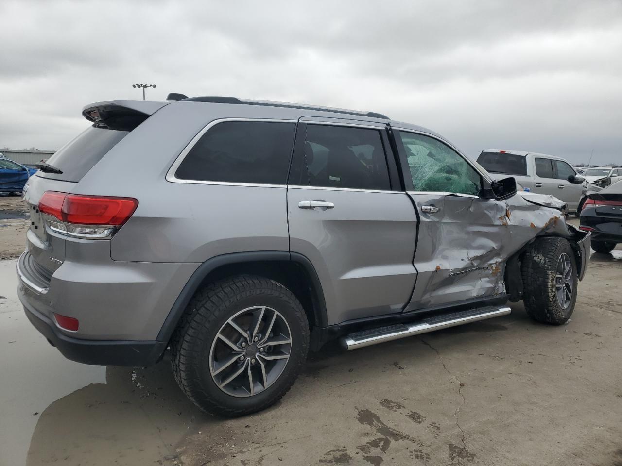 2019 Jeep Grand Cherokee VIN 1C4RJFBGXKC668570 Copart auction photo, front end / side damage thumbnail 3