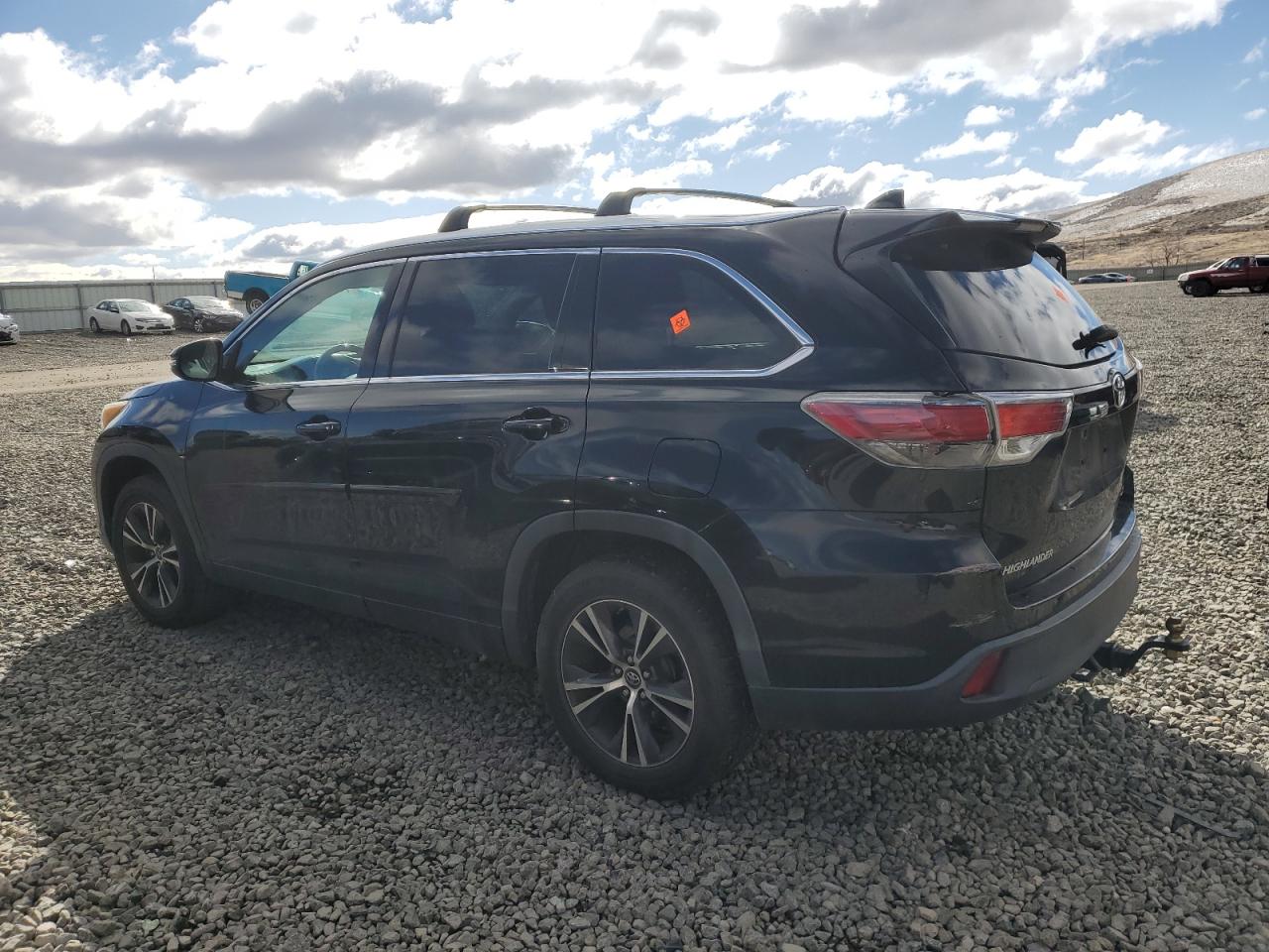 2016 Toyota Highlander VIN 5TDKKRFH2GS140515 Copart auction photo, biohazard/chemical / minor dent/scratches damage thumbnail 2