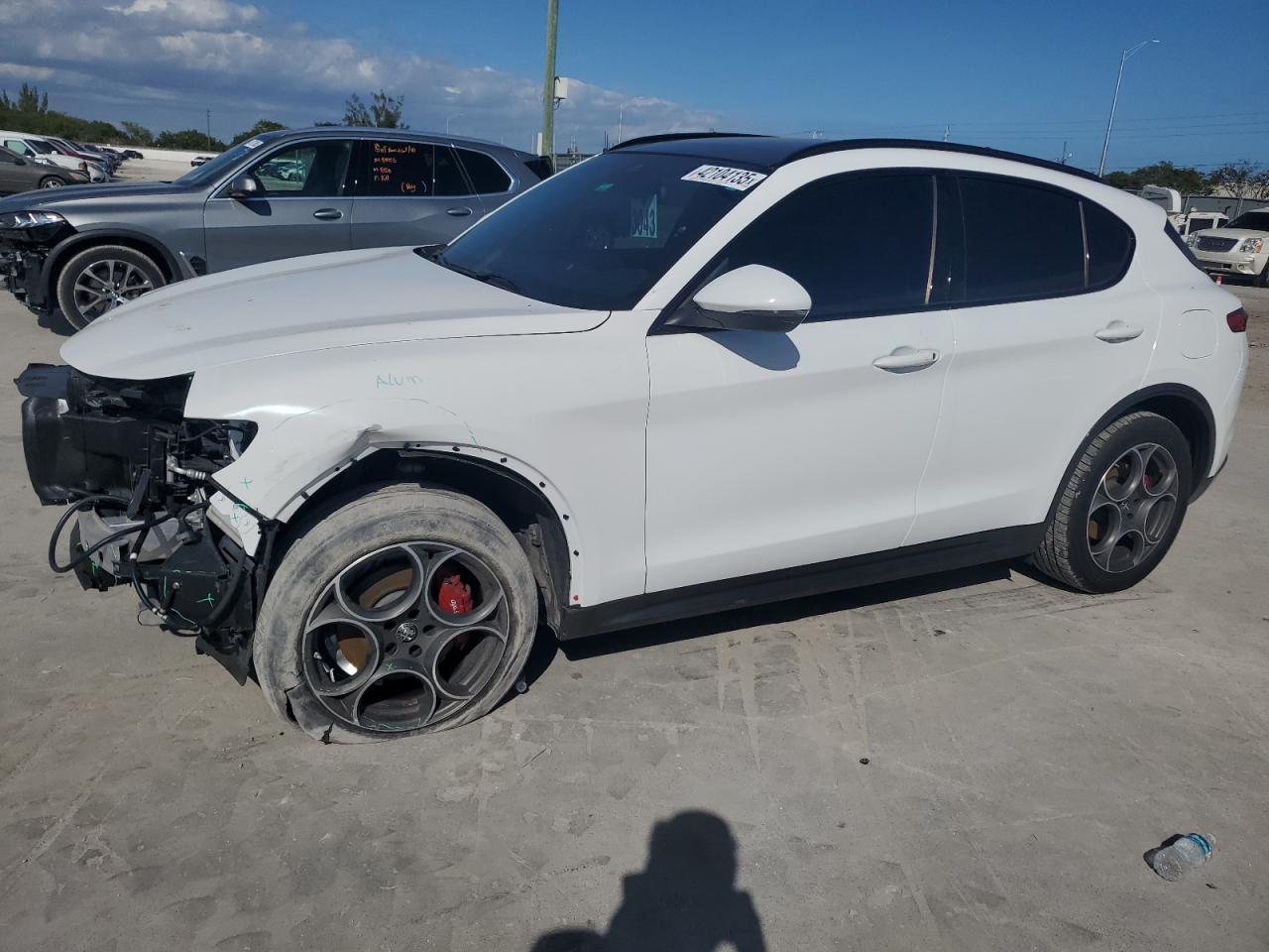 2022 Alfa Romeo Stelvio VIN ZASPAKBN7N7D42194