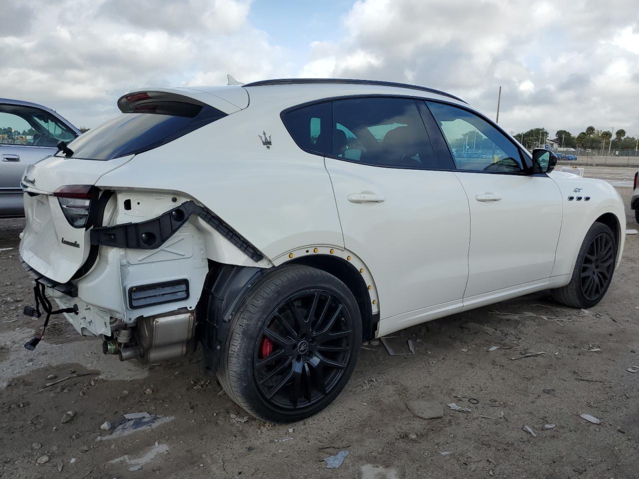 2022 Maserati Levante VIN ZN661XUA2NX407253 Copart auction photo, rear end / minor dent/scratches damage thumbnail 3