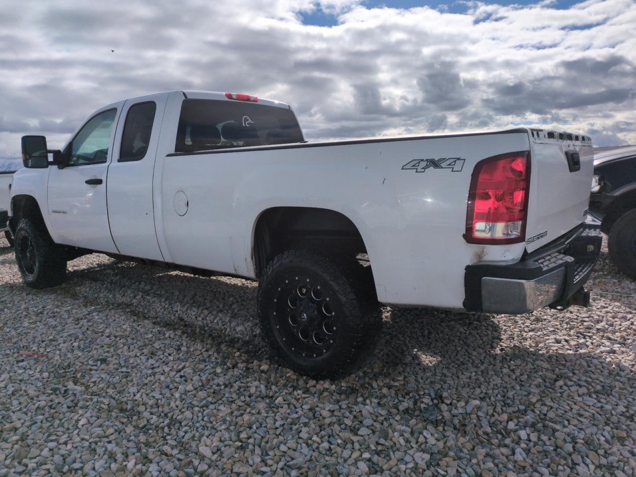 2011 GMC Sierra VIN 1GT22ZC84BZ377583 Copart auction photo, front end damage thumbnail 2