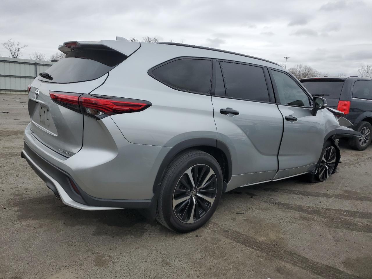 2021 Toyota Highlander VIN 5TDLZRBH4MS113009 Copart auction photo, front end damage thumbnail 3