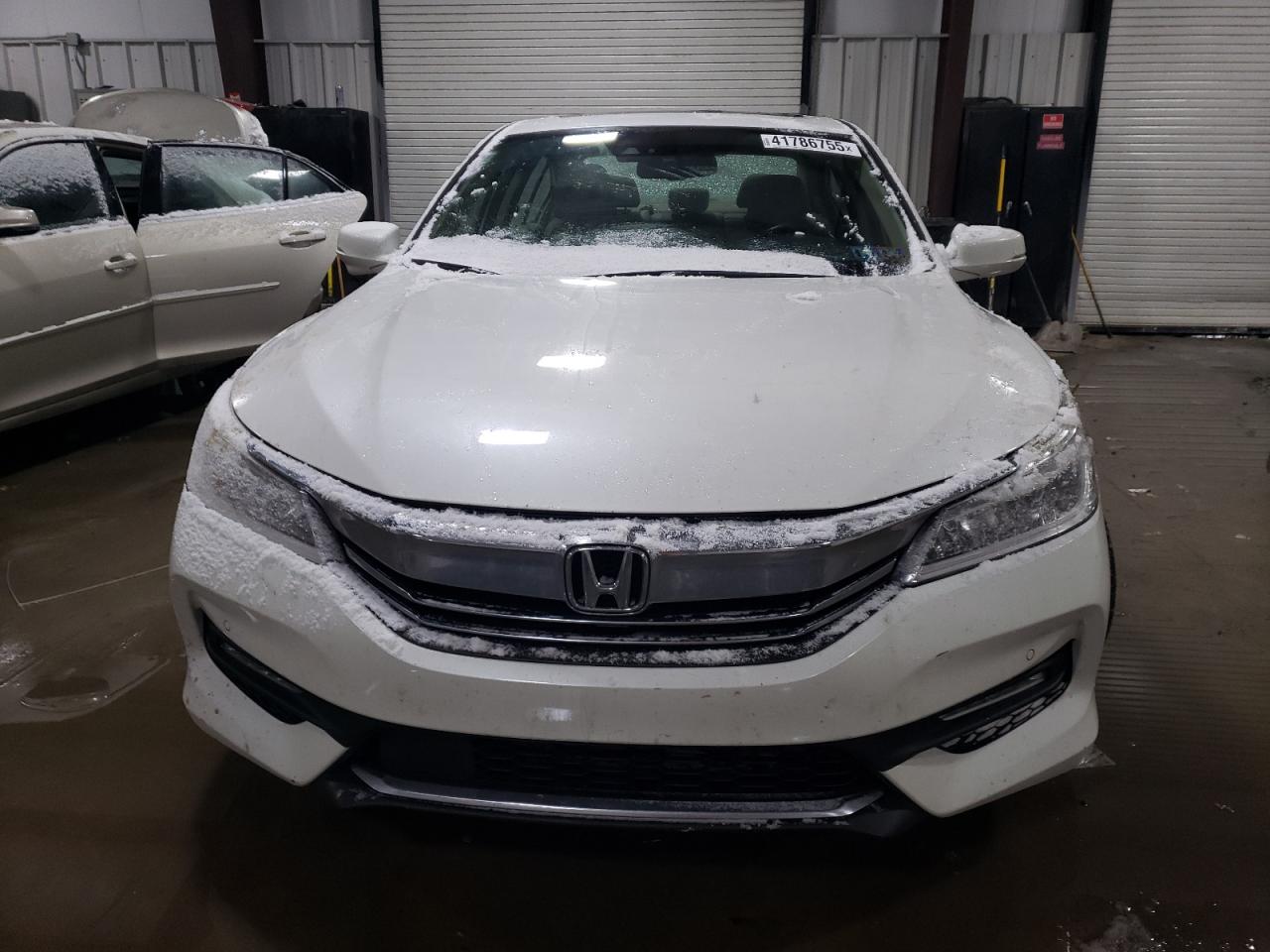 2017 Honda Accord VIN 1HGCR3F98HA030073 Copart auction photo, rear end damage thumbnail 5