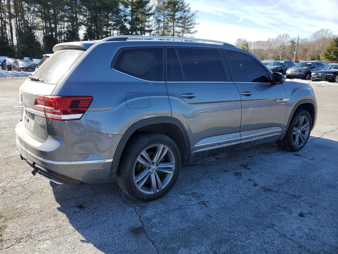 2019 Volkswagen Atlas VIN 1V2XR2CA4KC589607 Copart auction photo, undercarriage / front end damage thumbnail 3
