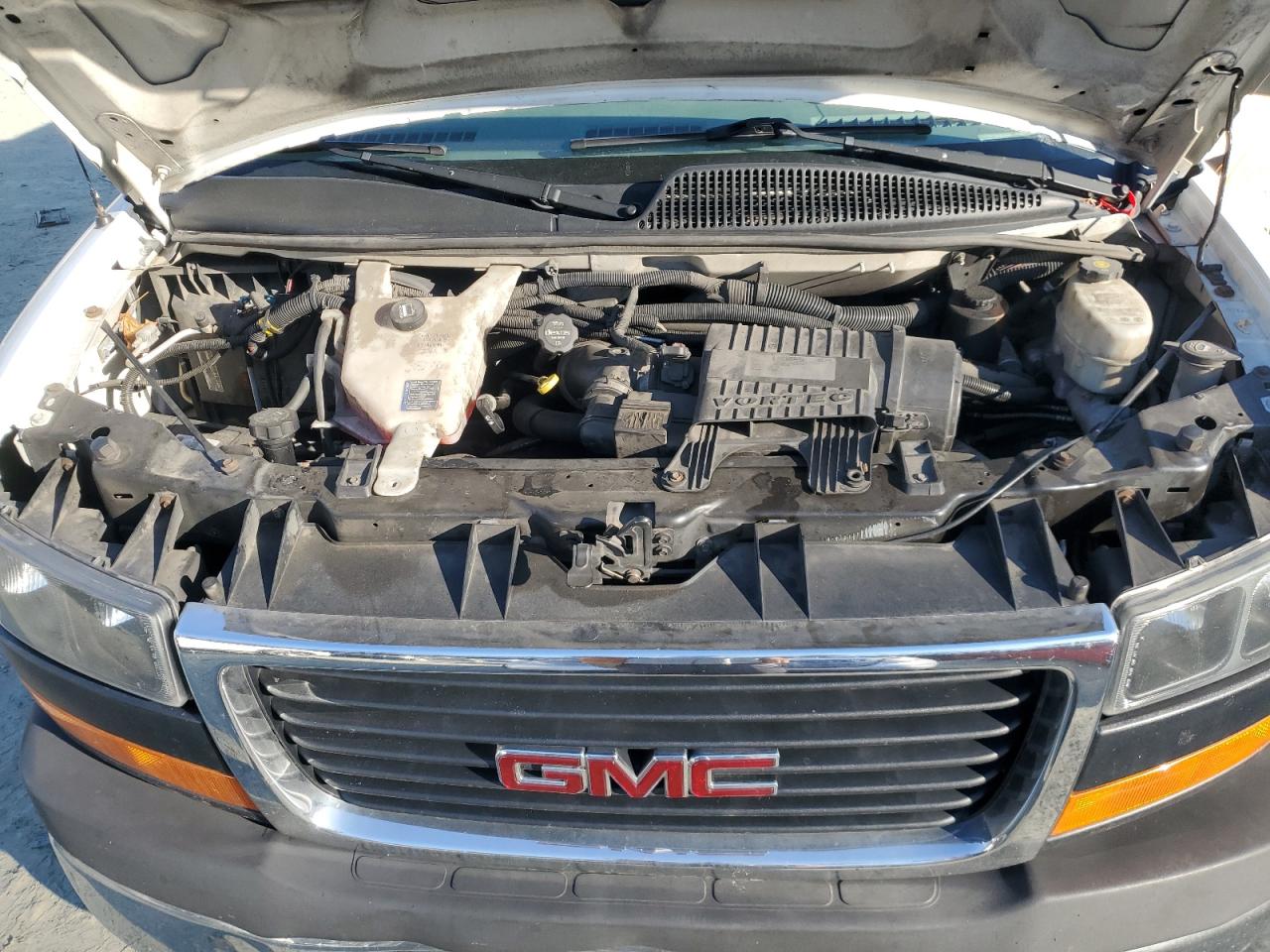 2017 GMC Savana VIN 1GTW7AFF7H1908278 Copart auction photo, minor dent/scratches / mechanical damage thumbnail 11