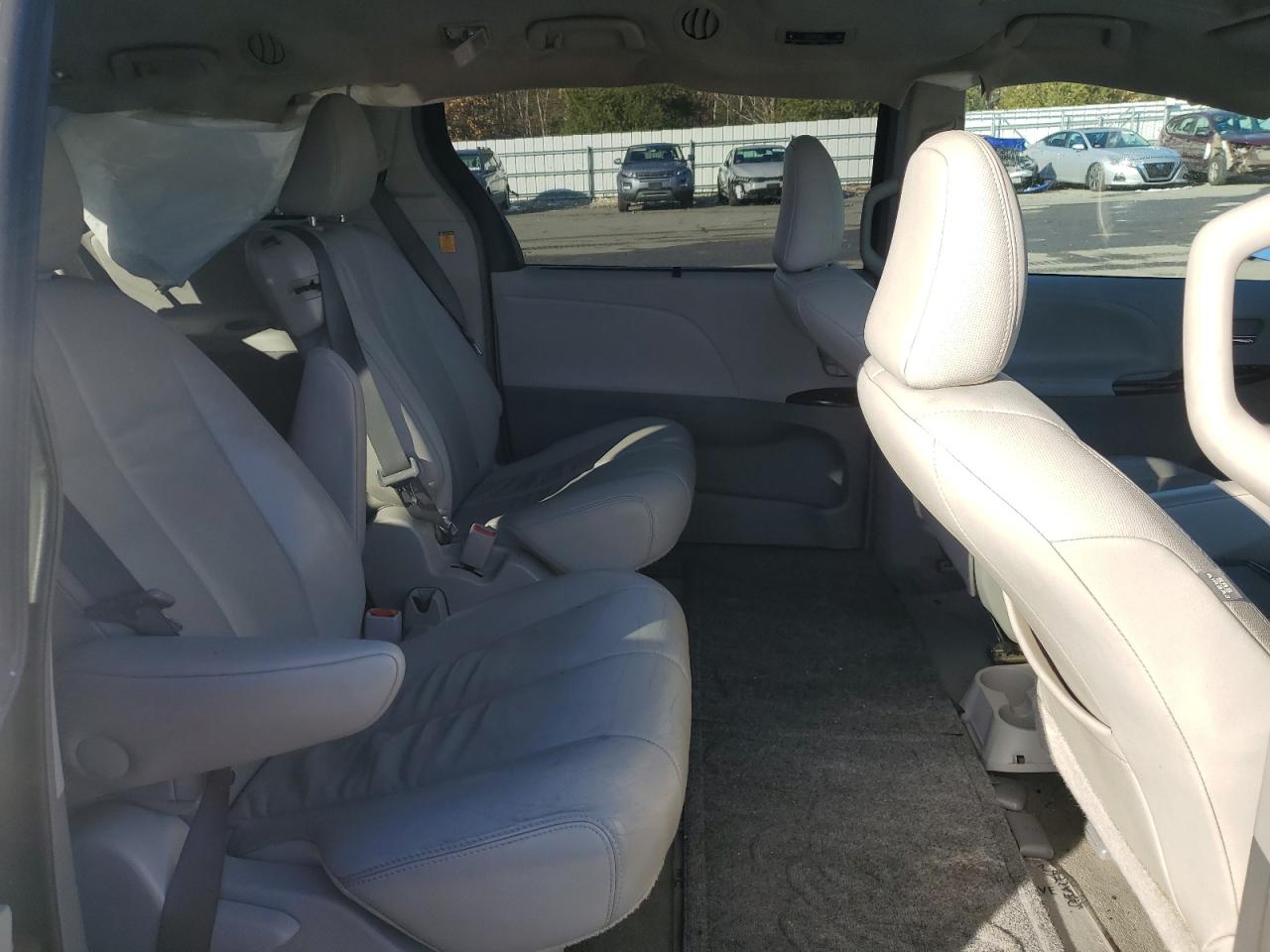 2013 Toyota Sienna VIN 5TDYK3DC1DS389687 Copart auction photo, front end / side damage thumbnail 11