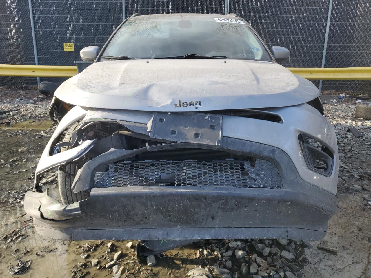2018 Jeep Compass VIN 3C4NJDBB8JT395266 Copart auction photo, front end damage thumbnail 5