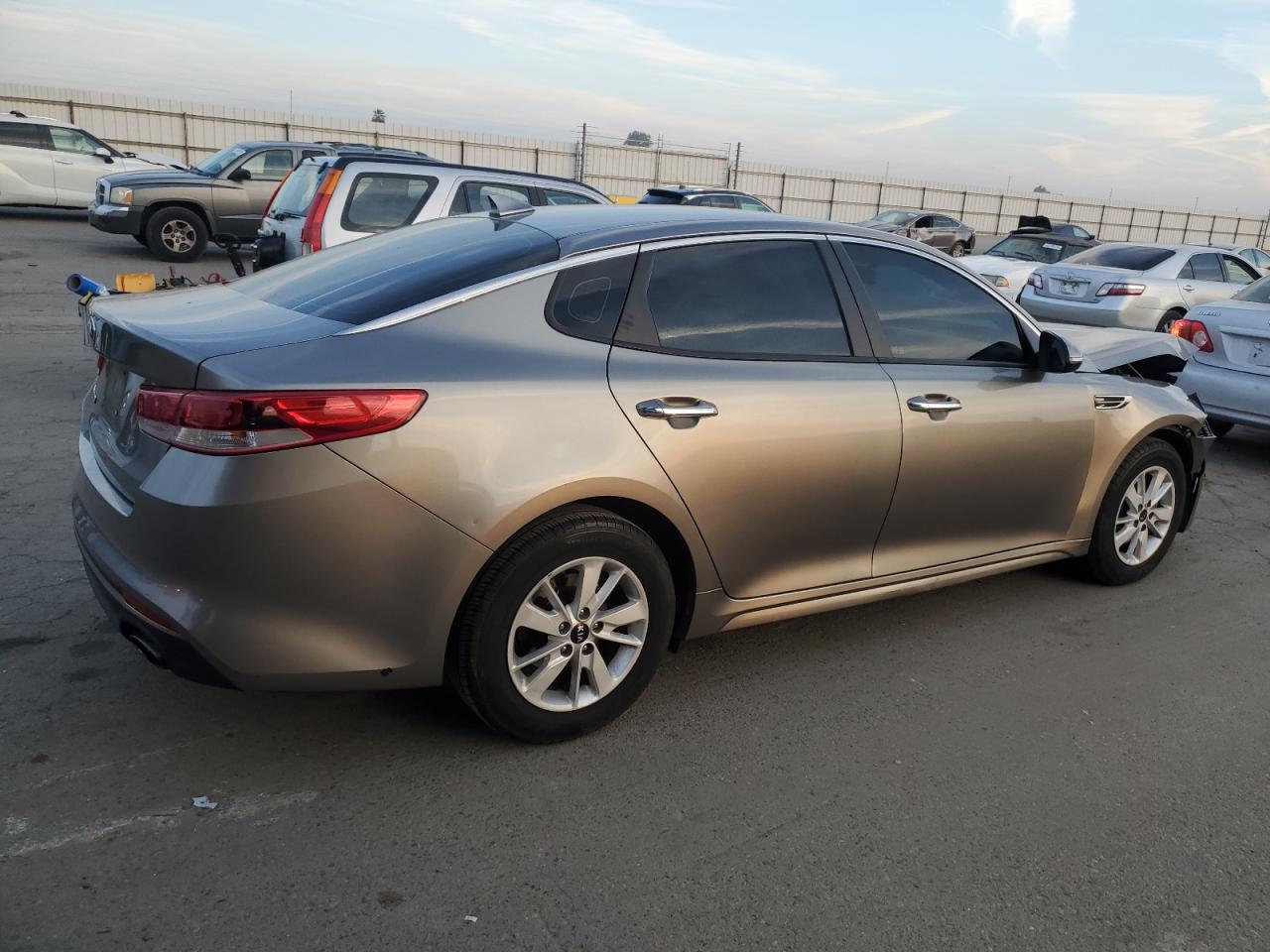 2018 KIA Optima VIN 5XXGT4L31JG191687 Copart auction photo, front end damage thumbnail 3