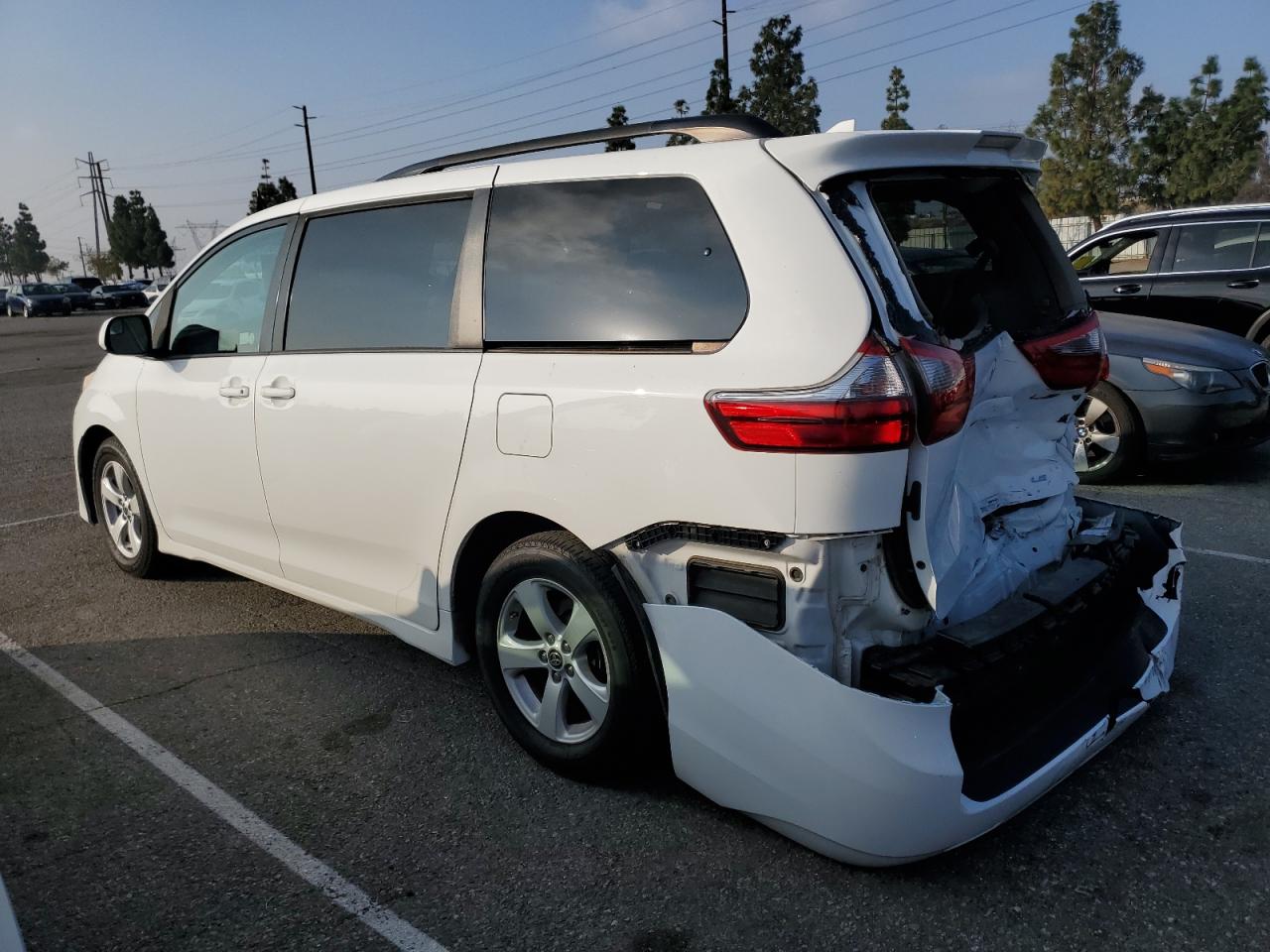 2020 Toyota Sienna VIN 5TDKZ3DC6LS064629 Copart auction photo, all over damage thumbnail 2