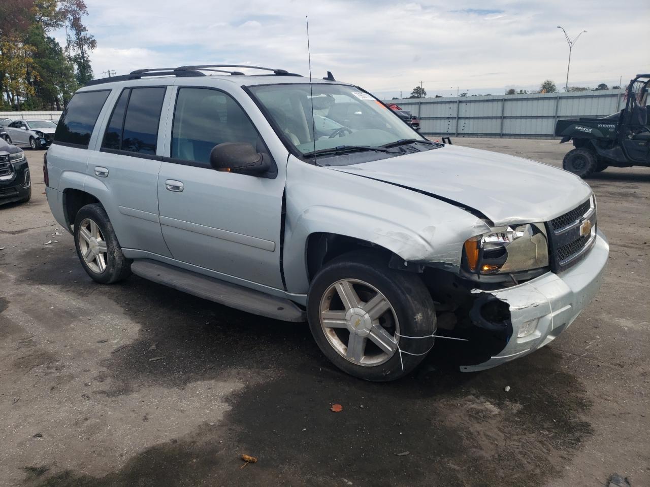 2008 Chevrolet TrailBlazer VIN 1GNDT13S582102946 Copart auction photo, undercarriage / front end damage thumbnail 4