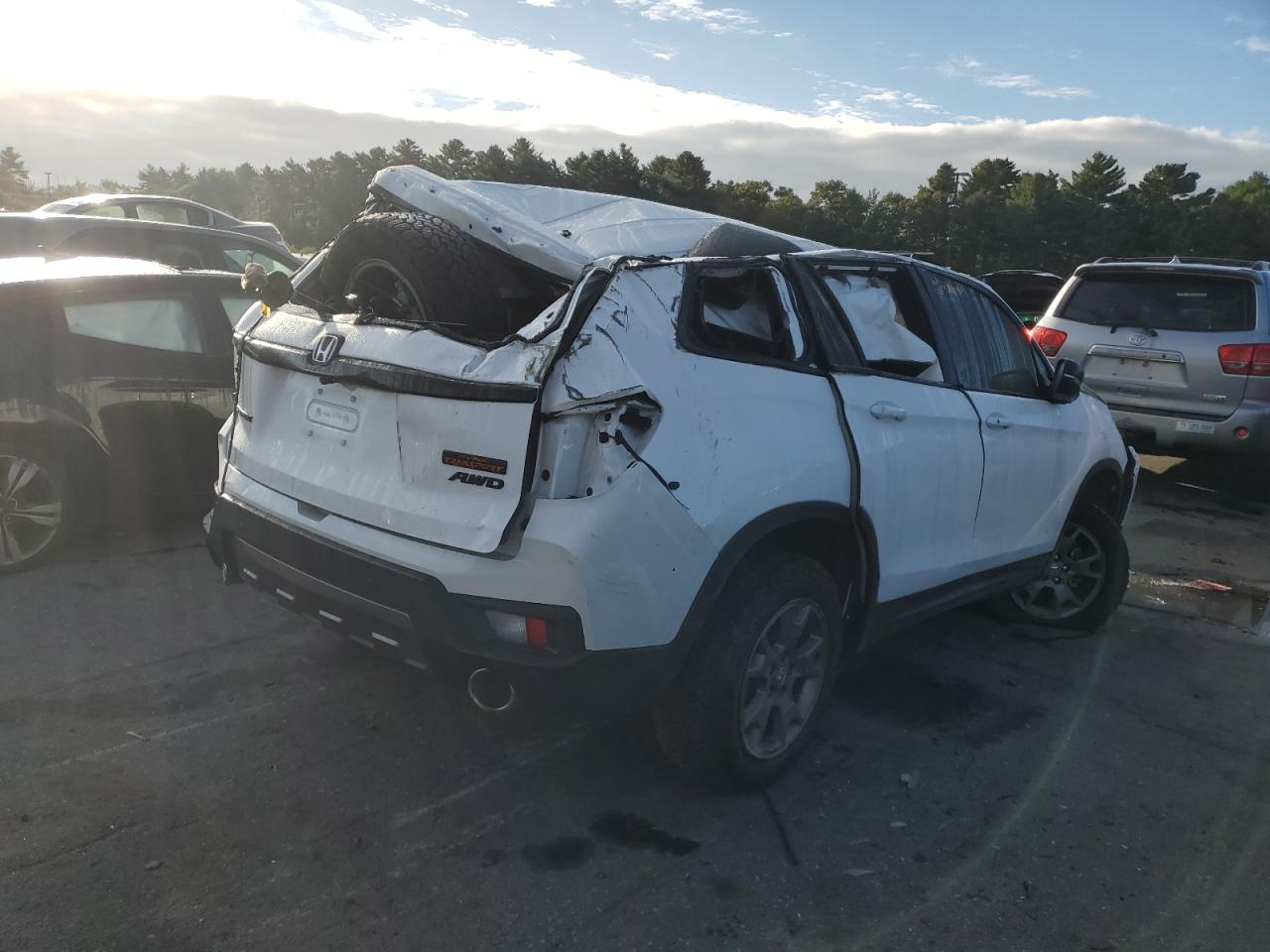 2024 Honda Passport VIN 5FNYF8H67RB008586 Copart auction photo, all over damage thumbnail 3