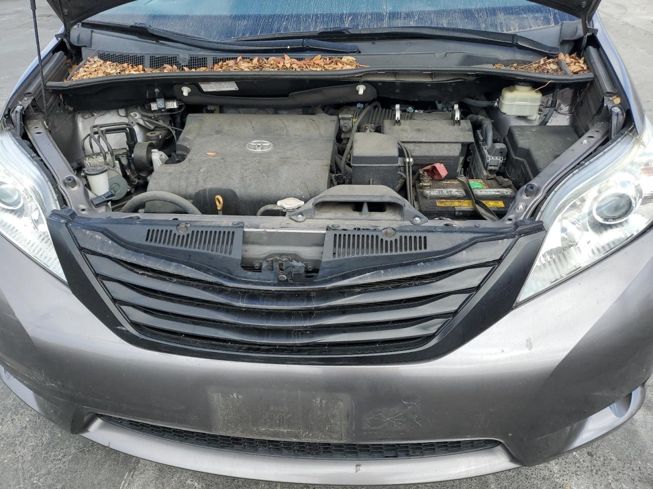 2016 Toyota Sienna VIN 5TDZK3DC8GS755573 Copart auction photo, rear end damage thumbnail 13