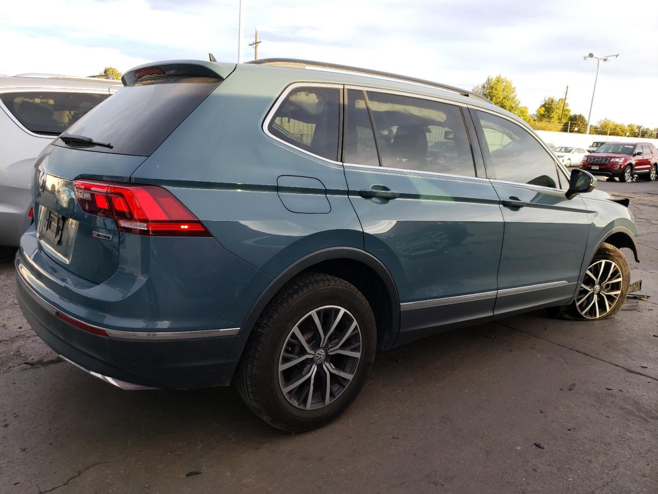 2020 Volkswagen Tiguan VIN 3VV2B7AX8LM128061 Copart auction photo, front end / undercarriage damage thumbnail 3