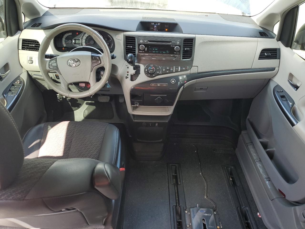 2012 Toyota Sienna VIN 5TDXK3DC0CS266506 Copart auction photo, front end / rear end damage thumbnail 8