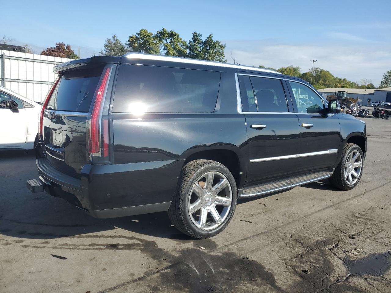 2019 Cadillac Escalade VIN 1GYS4HKJ9KR112113 Copart auction photo, undercarriage / side damage thumbnail 3