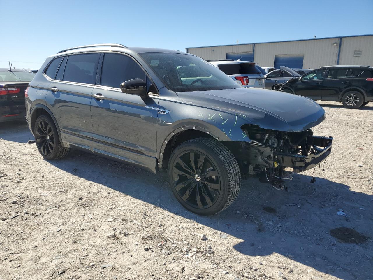 2021 Volkswagen Tiguan VIN 3VV3B7AX9MM151323 Copart auction photo, front end / minor dent/scratches damage thumbnail 4