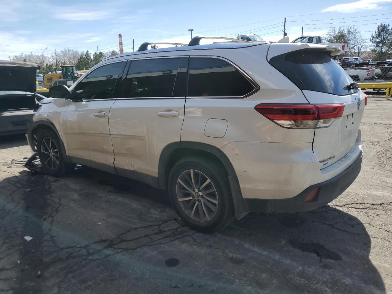 2019 Toyota Highlander VIN 5TDJZRFH8KS604598 Copart auction photo, front end / hail damage thumbnail 2