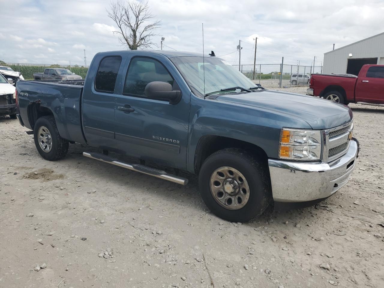 2013 Chevrolet Silverado VIN 1GCRKSEA0DZ273455 Copart auction photo, front end / side damage thumbnail 4