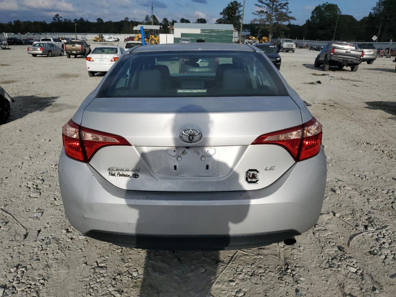 2018 Toyota Corolla VIN 2T1BURHE1JC071006 Copart auction photo, front end / rear end damage thumbnail 6