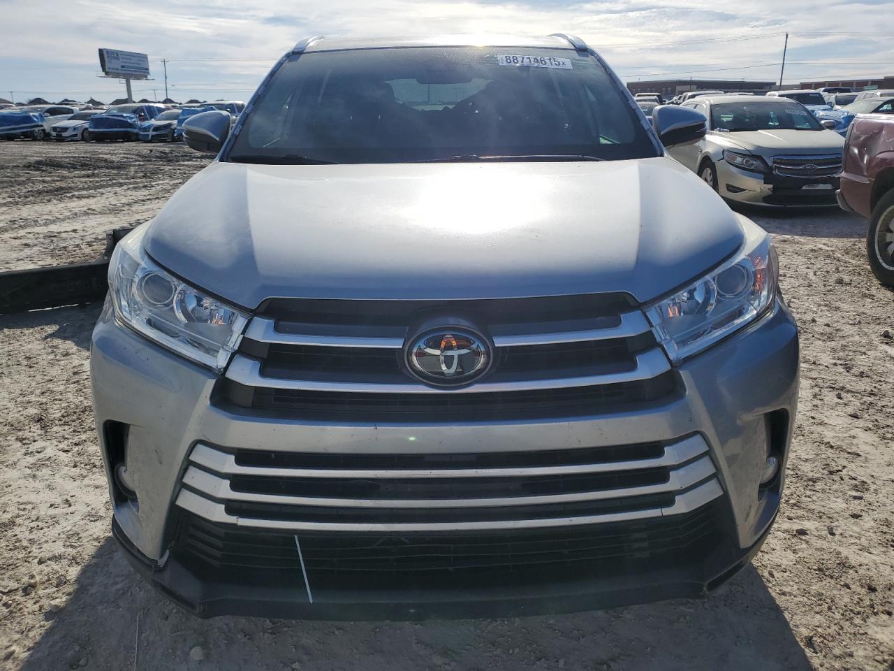 2018 Toyota Highlander VIN 5TDKZRFH7JS526575 Copart auction photo, front end / rear end damage thumbnail 5