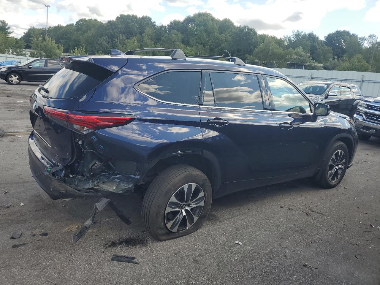 2022 Toyota Highlander VIN 5TDHZRBH9NS206812 Copart auction photo, rear end damage thumbnail 3