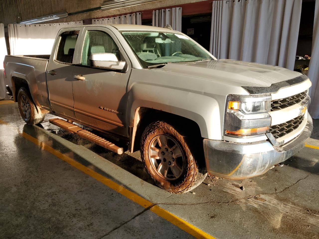 2018 Chevrolet Silverado VIN 1GCRCREH3JZ199446 Copart auction photo, minor dent/scratches damage thumbnail 4