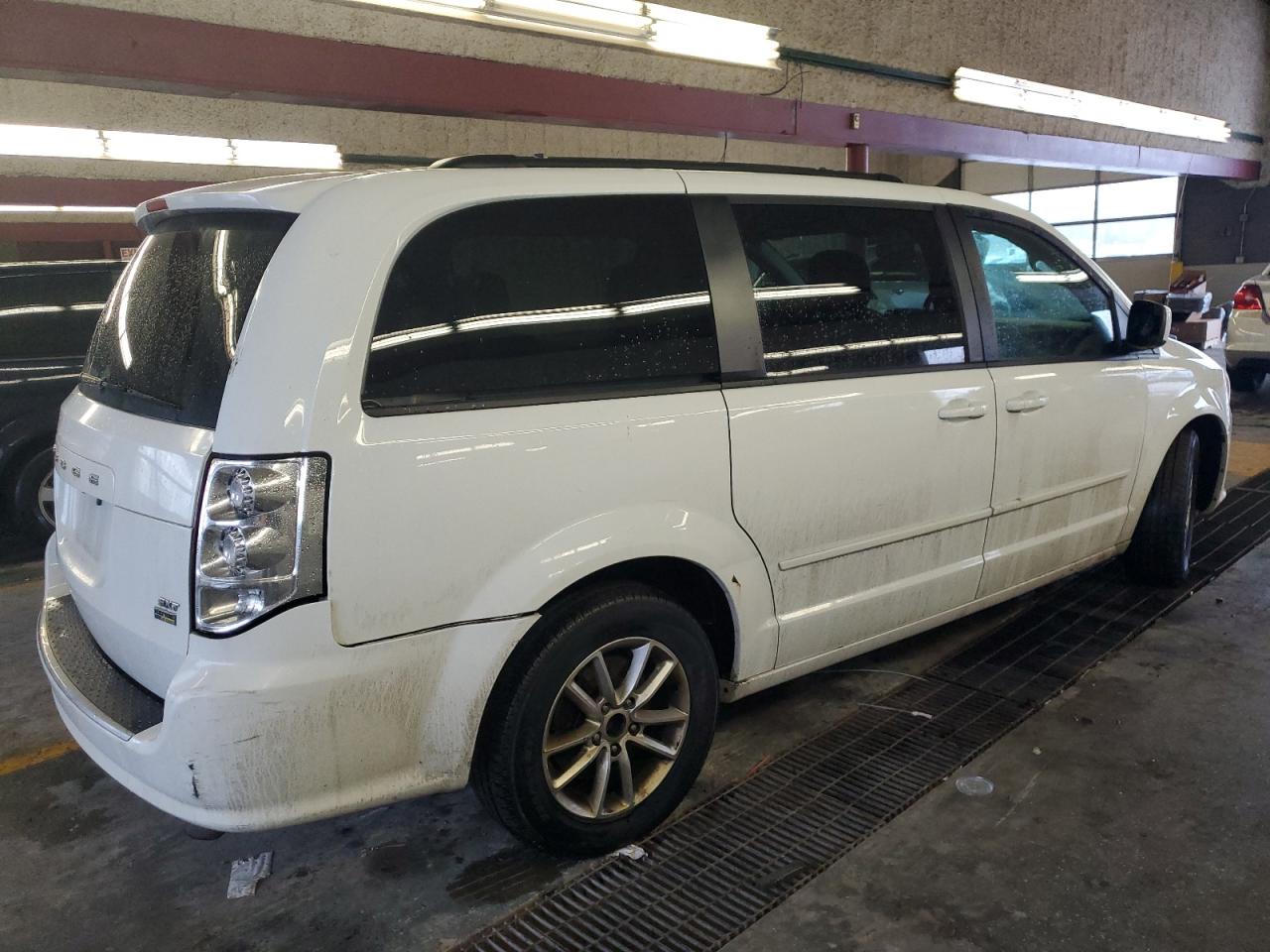 2014 Dodge Caravan VIN 2C4RDGCG7ER155509 Copart auction photo, front end / rear end damage thumbnail 3