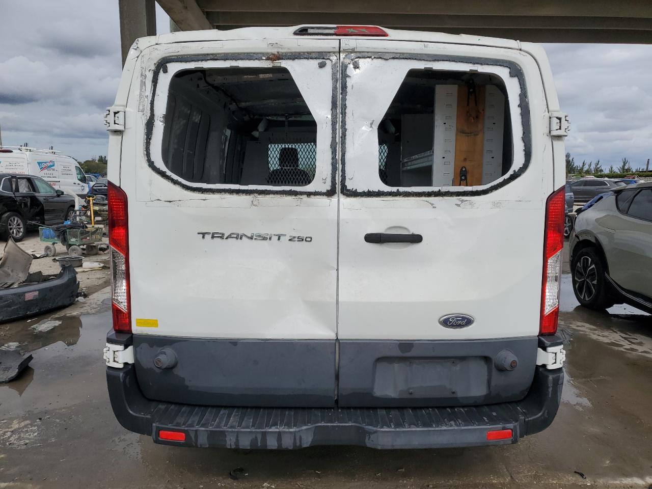 2015 Ford Transit VIN 1FTNR2YM9FKA90308 Copart auction photo, side / rear end damage thumbnail 6