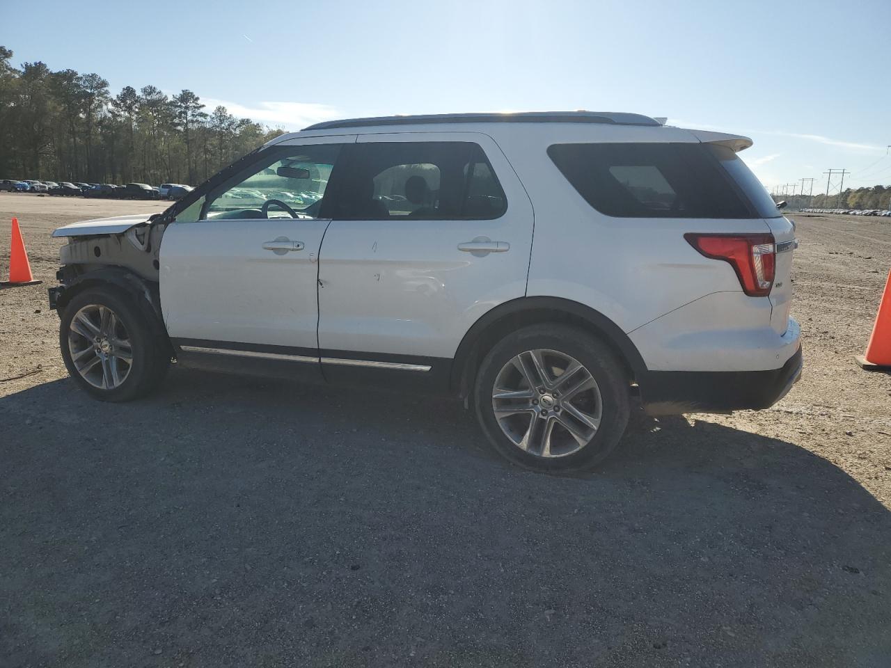 2016 Ford Explorer VIN 1FM5K7D82GGA17033 Copart auction photo, front end damage thumbnail 2
