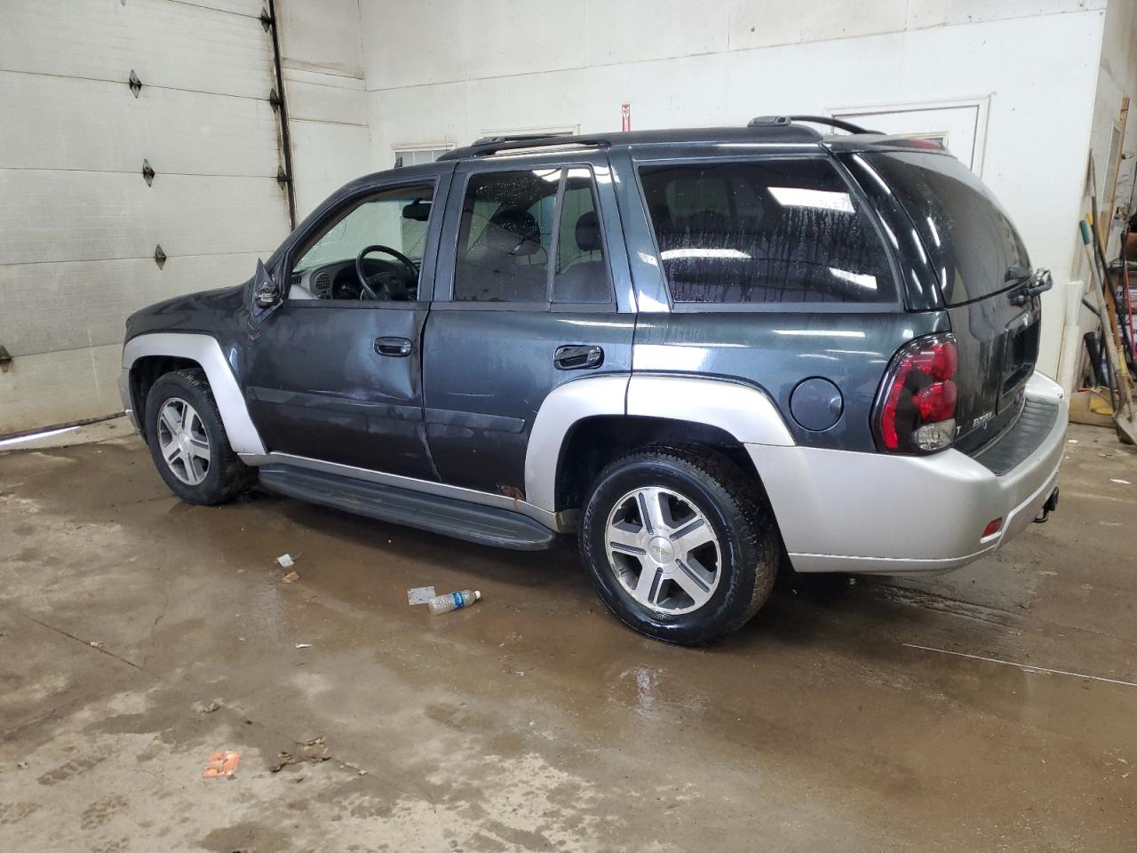 2006 Chevrolet TrailBlazer VIN 1GNDT13S962335368 Copart auction photo, side / minor dent/scratches damage thumbnail 2