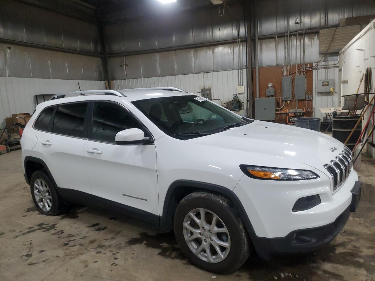 2017 Jeep Grand Cherokee VIN 1C4PJMCSXHW567700 Copart auction photo, front end / side damage thumbnail 4
