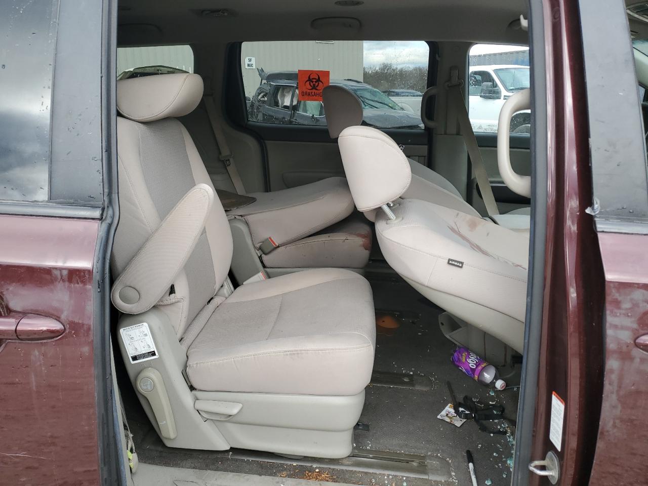 2017 KIA Sedona VIN KNDMB5C1XH6221448 Copart auction photo, vandalism / all over damage thumbnail 11