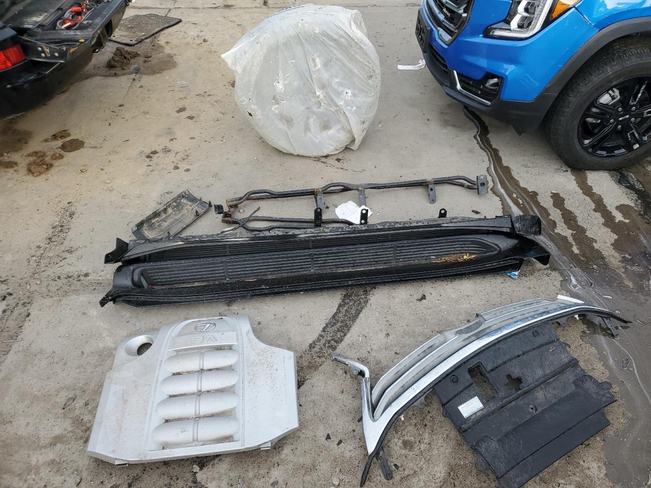 2013 Lexus LX VIN JTJHY7AX2D4130762 Copart auction photo, front end / minor dent/scratches damage thumbnail 13