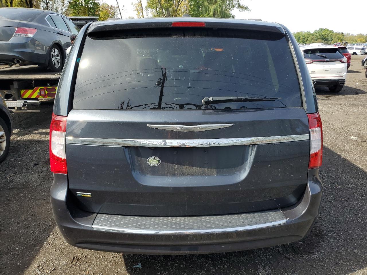 2013 Chrysler Town & Country VIN 2C4RC1BG0DR775148 Copart auction photo, front end / minor dent/scratches damage thumbnail 6
