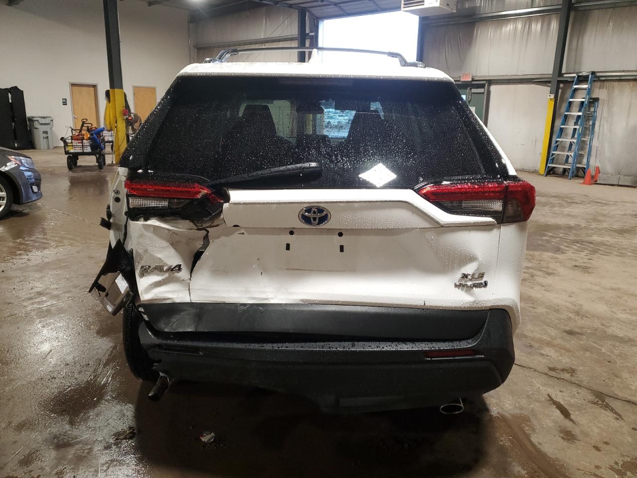 2022 Toyota RAV 4 VIN 2T3RWRFV6NW135127 Copart auction photo, rear end damage thumbnail 6