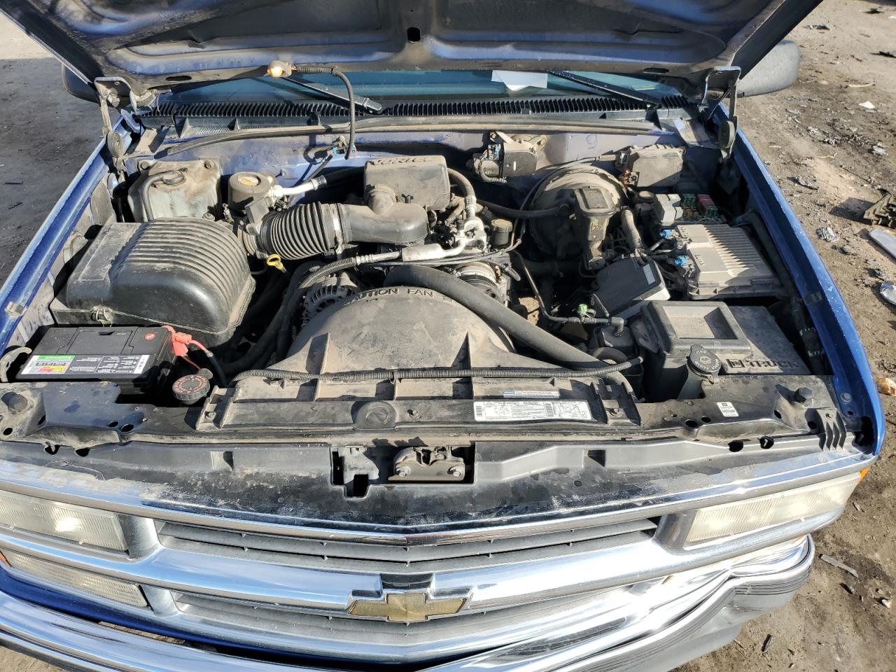1997 Chevrolet GMT-400 VIN 2GCEC19W3V1128626 Copart auction photo, front end / rear end damage thumbnail 11