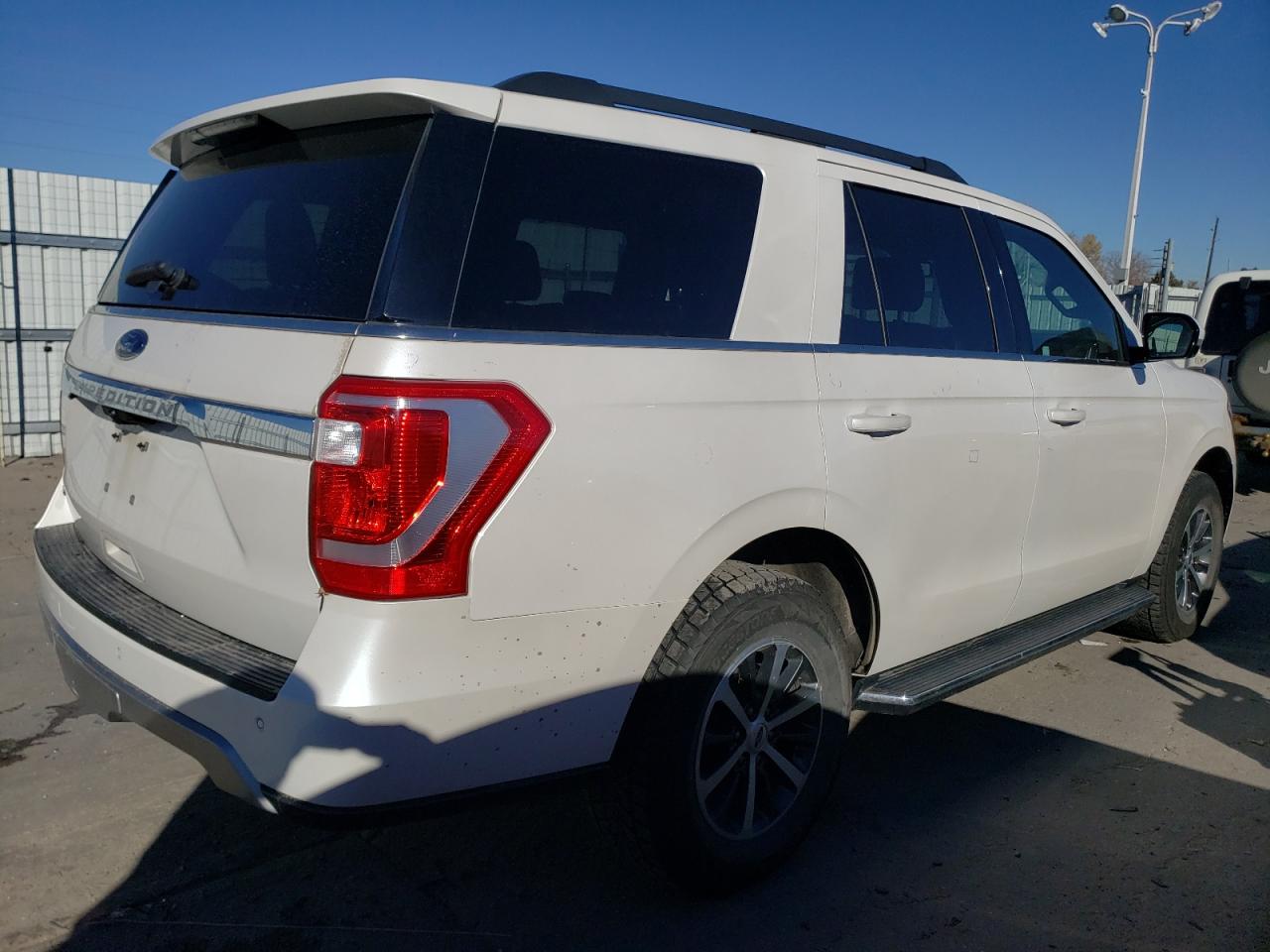 2018 Ford Expedition VIN 1FMJU1JTXJEA43722 Copart auction photo, hail / rear end damage thumbnail 3