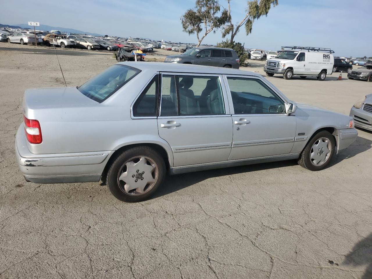 1998 Volvo S90 VIN YV1KS9600W1136933 Copart auction photo, undercarriage damage thumbnail 3