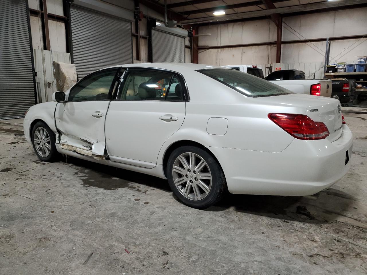 2006 Toyota Avalon VIN 4T1BK36B86U116377 Copart auction photo, side / minor dent/scratches damage thumbnail 2