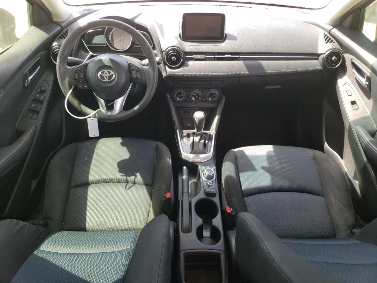 2017 Toyota Yaris VIN 3MYDLBYV4HY190425 Copart auction photo, front end / side damage thumbnail 8