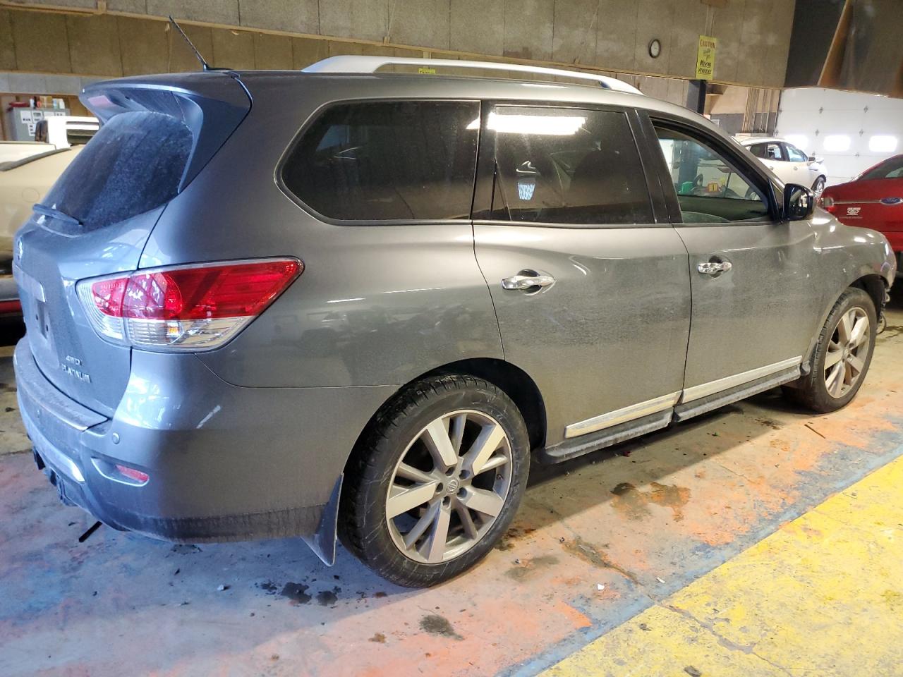 2016 Nissan Pathfinder VIN 5N1AR2MM0GC652074 Copart auction photo, front end / minor dent/scratches damage thumbnail 3