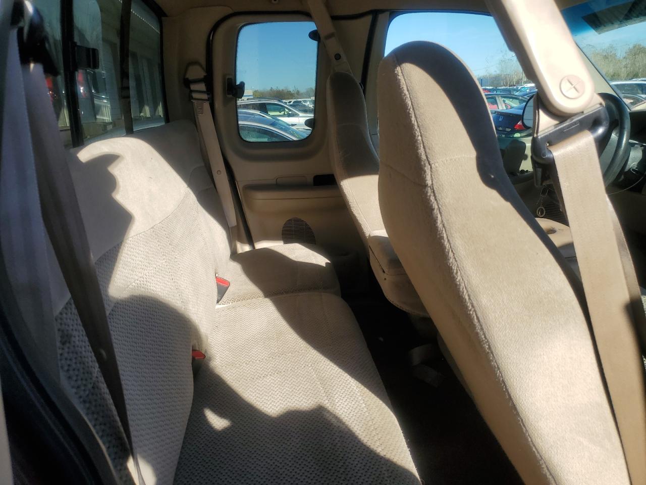 2000 Ford F-150 VIN 1FTRX18W7YNA67100 Copart auction photo, side / rear end damage thumbnail 10