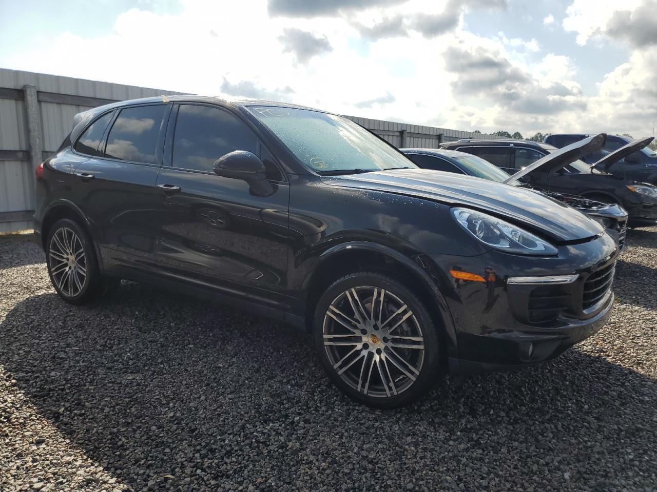 2017 Porsche Cayenne VIN WP1AA2A27HKA85091 Copart auction photo, water/flood / minor dent/scratches damage thumbnail 4