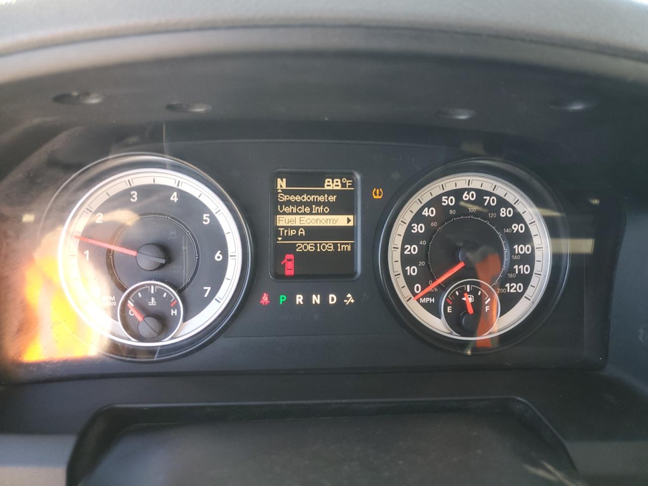 2015 RAM 1500 VIN 1C6RR6GG5FS552858 Copart auction photo, front end / side damage thumbnail 9