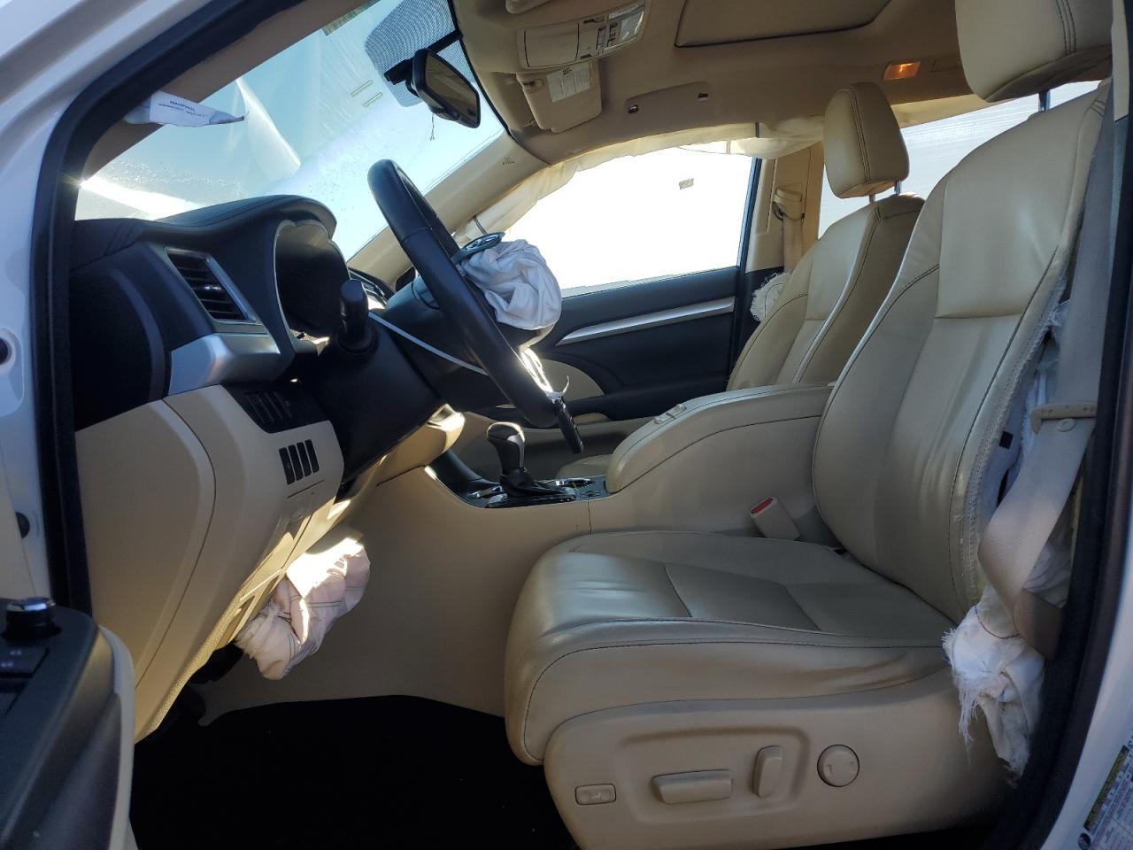 2015 Toyota Highlander VIN 5TDJKRFH9FS107666 Copart auction photo, front end / minor dent/scratches damage thumbnail 7