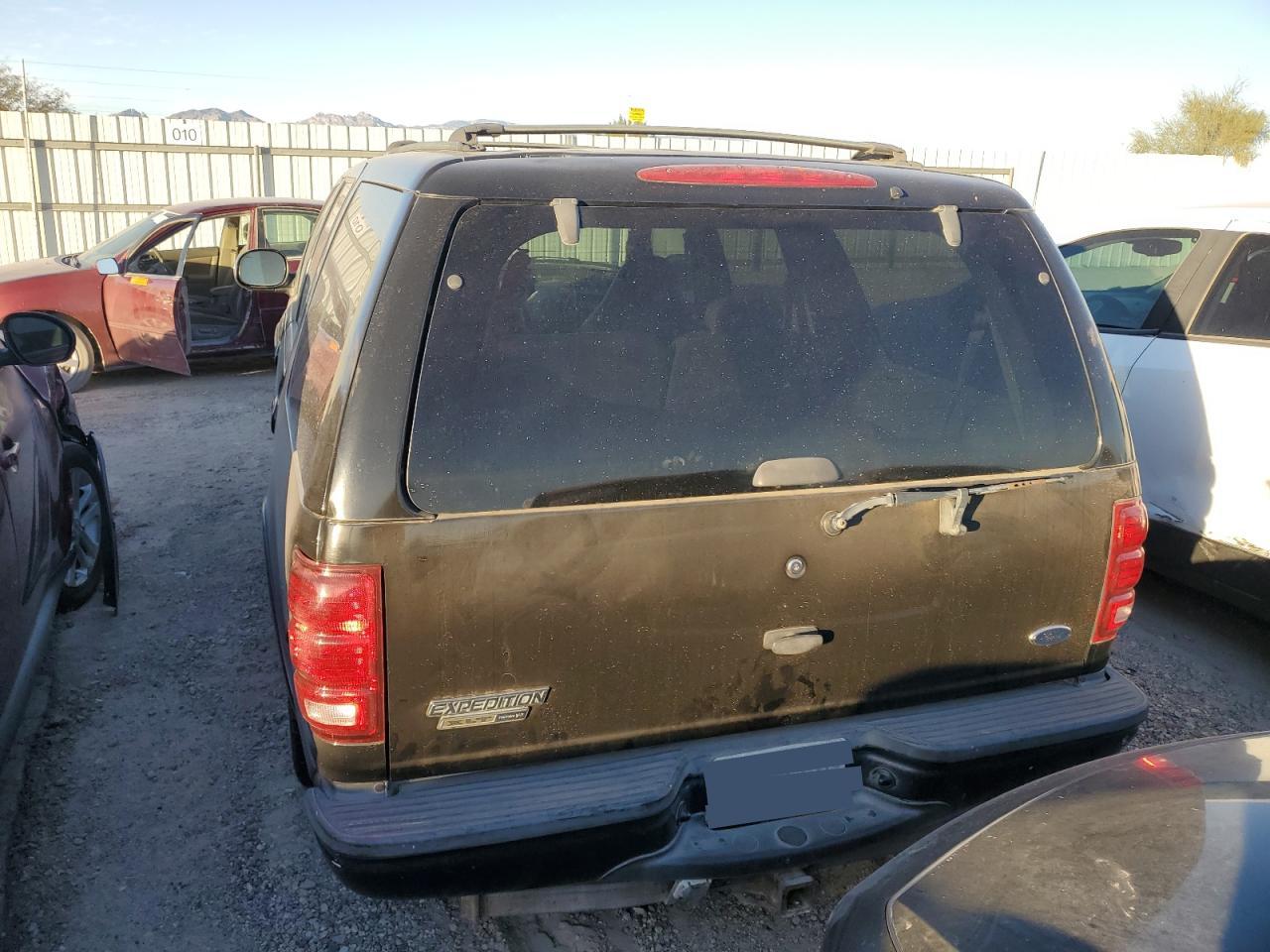 2002 Ford Expedition VIN 1FMRU15L52LA06653 Copart auction photo, front end / mechanical damage thumbnail 6
